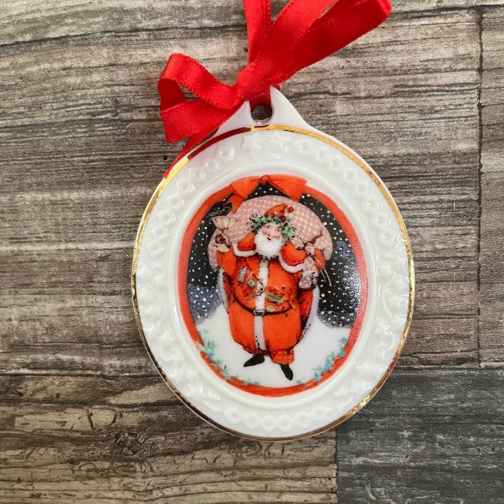 Carlton Cards Santas of the World England Father Christmas Ornament